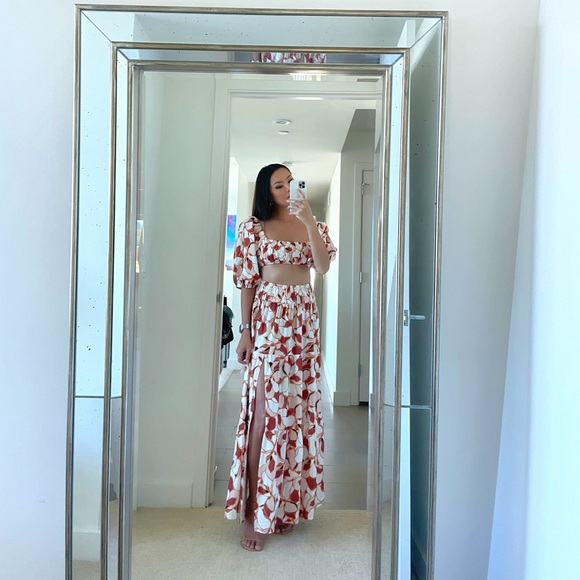 AMALIE THE LABEL - MIKAELLE LINEN BLEND TOP and ANGIENETH LINEN BLEND MAXI SKIRT - Picture 3 of 3